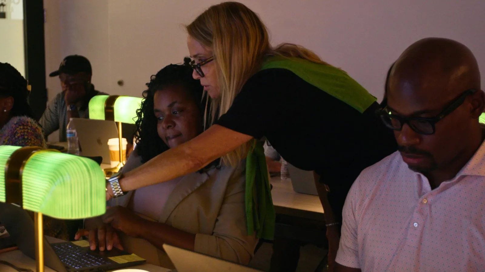 A Caravan guide helping participants at their laptops